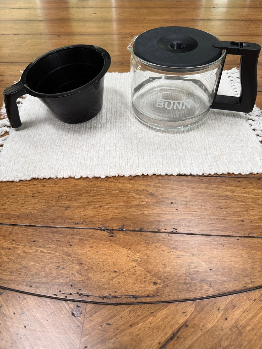 BUNN 10 Cup Drip-Free Carafe and BUNN Black Funnel